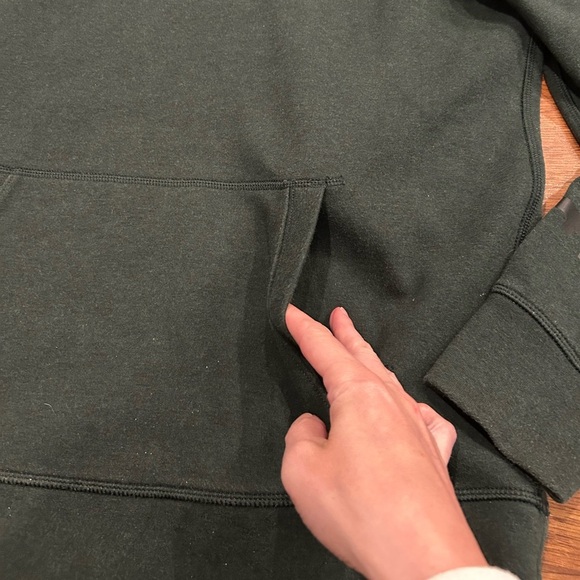 American Eagle Men’s Pullover Hoodie Green Logo on Arms Size Medium - Picture 2 of 6